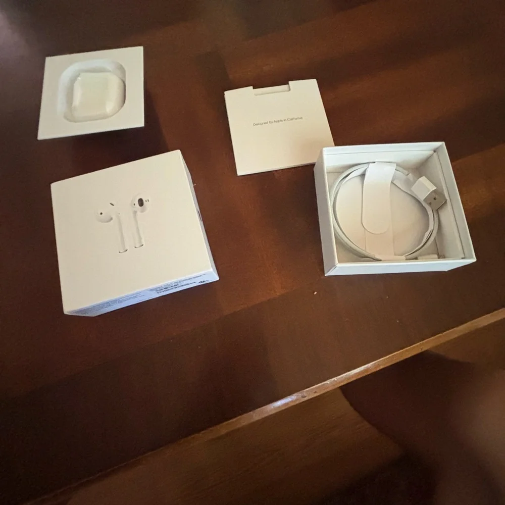 Apple White AirPods Wireless Headset